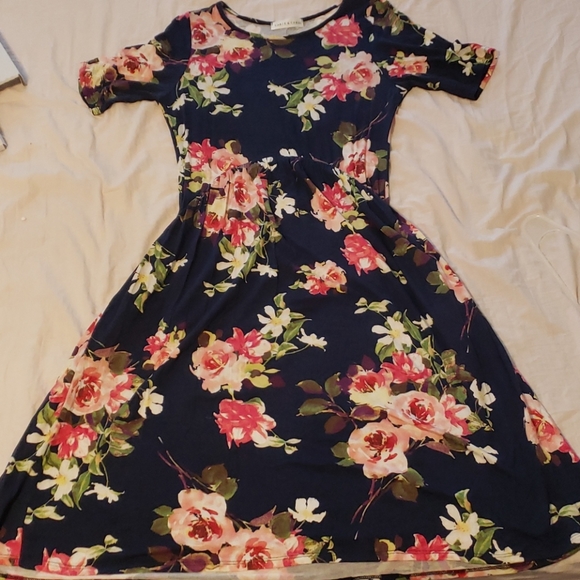 Chris & Carol | Dresses | Chris Carol Floral Dress With Side Pockets ...